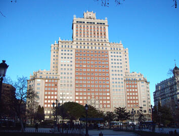 El grupo chino Wanda encarga a JLL la venta del Edificio España