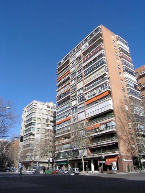 Hispania compra un edificio de oficinas a La Caixa por 15 millones