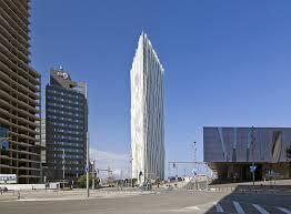 Axa ofrece 107 millones de euros por la Torre Telefónica de Barcelona