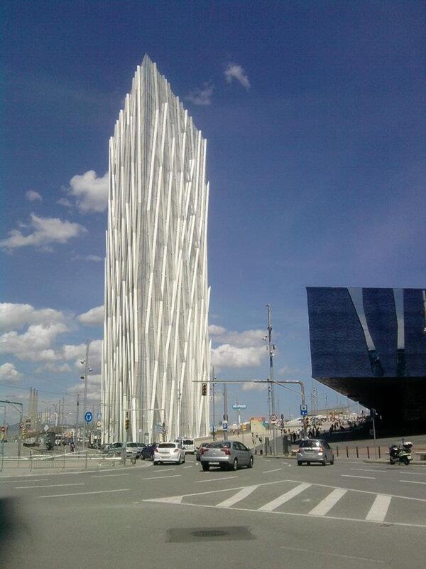 El consorcio de la zona franca de Barcelona subasta la torre de telefónica en Barcelona
