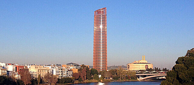 Torre Sevilla firma los primeros contratos de alquiler