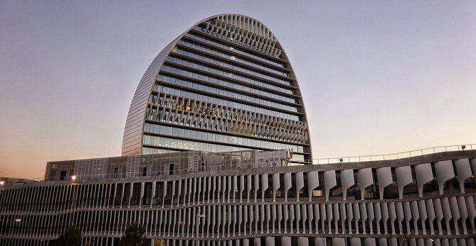 Iberdrola suministrará energía renovable a toda la red de oficinas y edificios BBVA en España