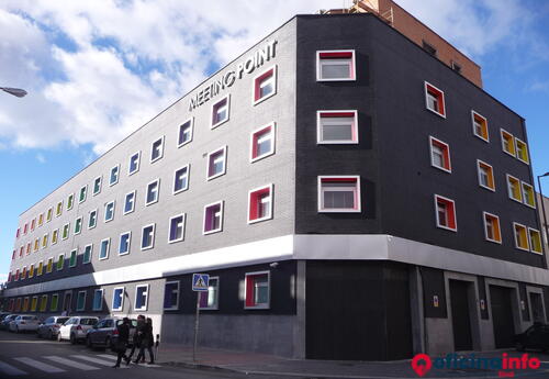 Offices to let in Meeting Point