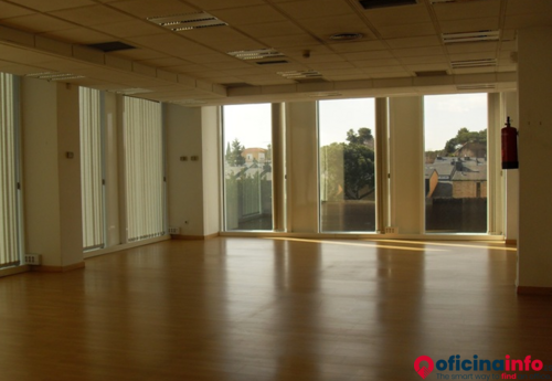 Offices to let in GOBELAS 21