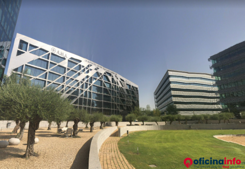 Offices to let in 4B Cristalia